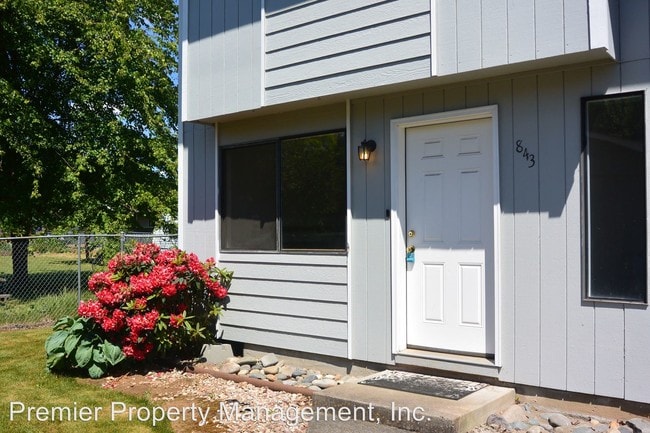 Building Photo - 2 br, 1.5 bath Apartment - 843 G Street