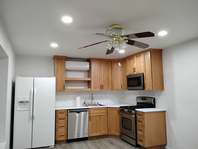 Building Photo - 1671 Lisbon Ln