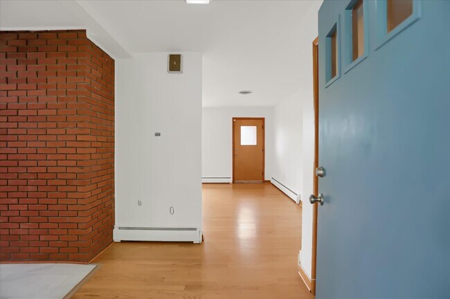 Foto del edificio - 504 E Waring Ave