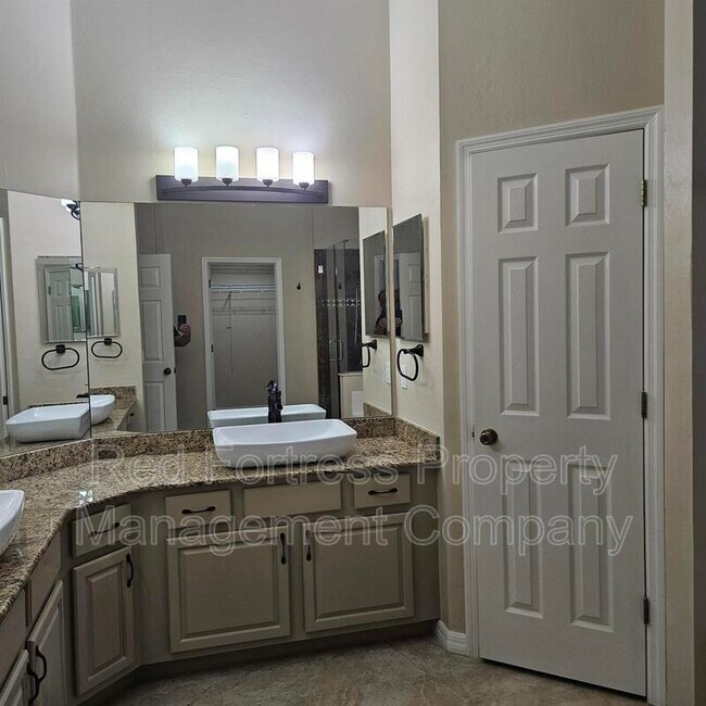 Foto del edificio - 17410 Sterling Lake Dr