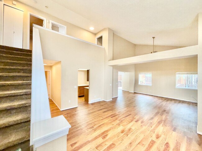 Building Photo - 3 Bedroom Stetson Hills Home!