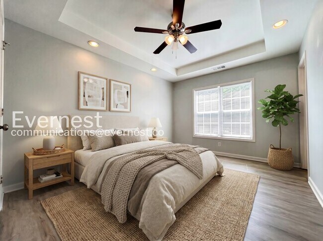 Foto del edificio - 687 S Evelyn Pl NW