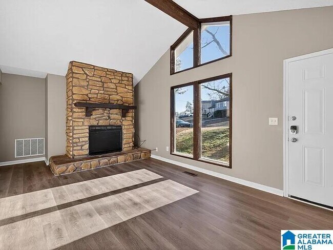 Foto del edificio - 3031 Apple Valley Ln