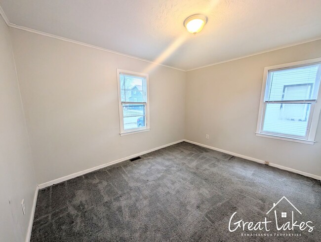 Building Photo - $200 OFF FIRST MONTH'S RENT - Stunning 2 B...