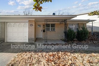 Building Photo - 5822 E 35th St