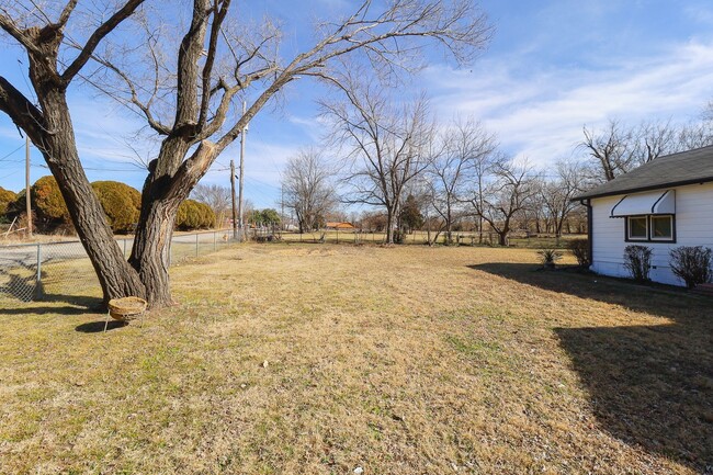 Building Photo - 4 Bed | 1.5 Bath in North Tulsa!