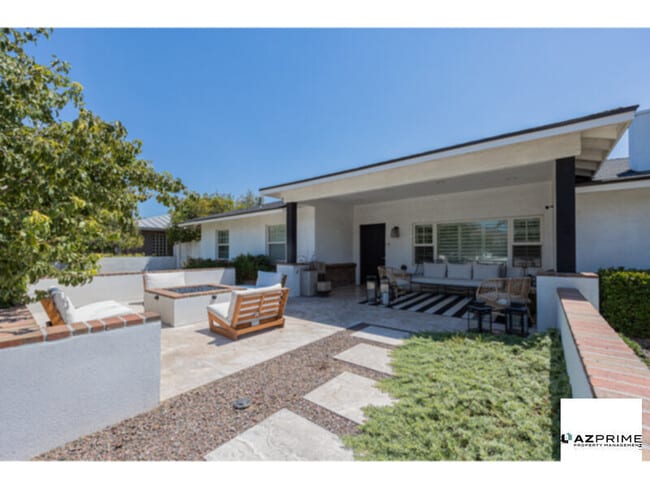 Foto del edificio - Welcome to this exceptional 4/3 Phoenix ho...