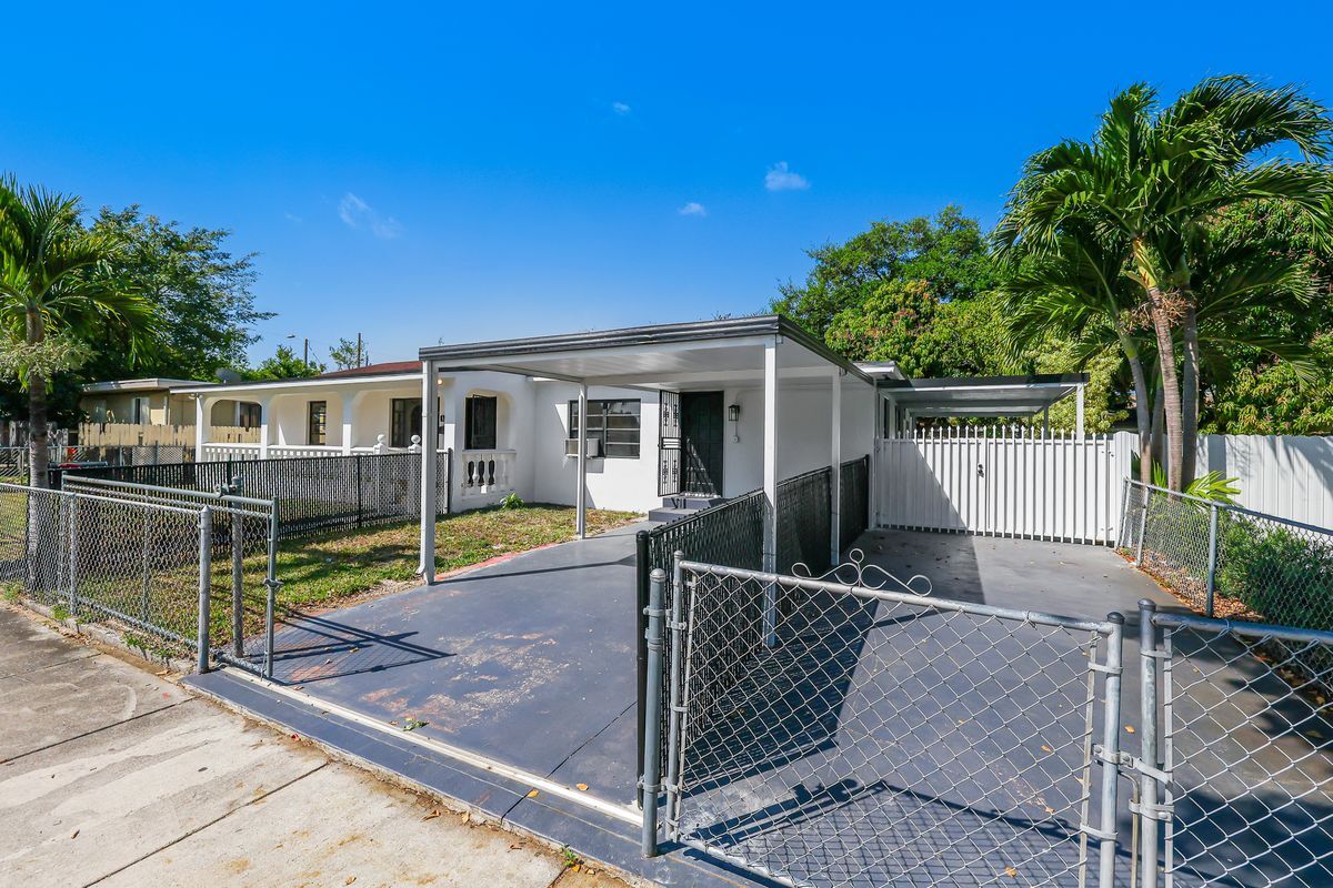 Primary Photo - 1610 NW 33rd Ave