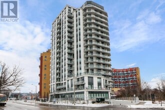 Building Photo - 840 Queens Plate Dr
