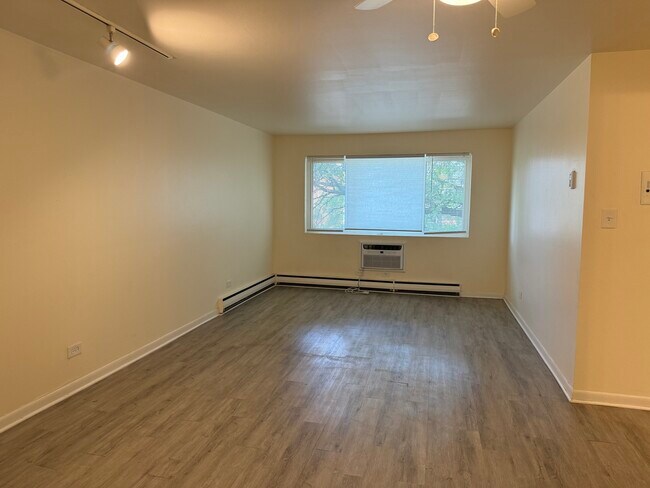 Building Photo - 727 S Maple Ave