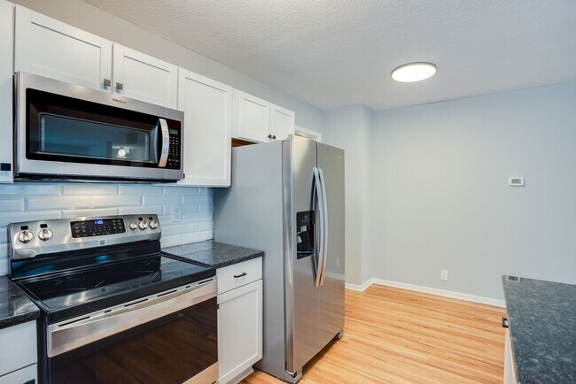 Foto del edificio - Lavrusik 4316/4318 York Ave S