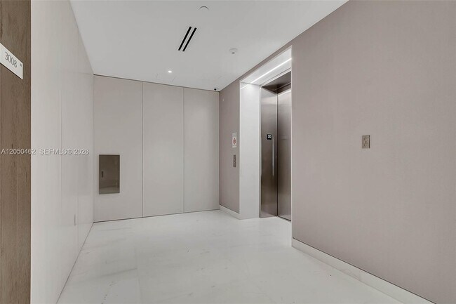 Foto del edificio - 300 Biscayne Blvd Way