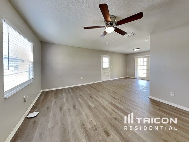 Building Photo - 652 Candyce Ave