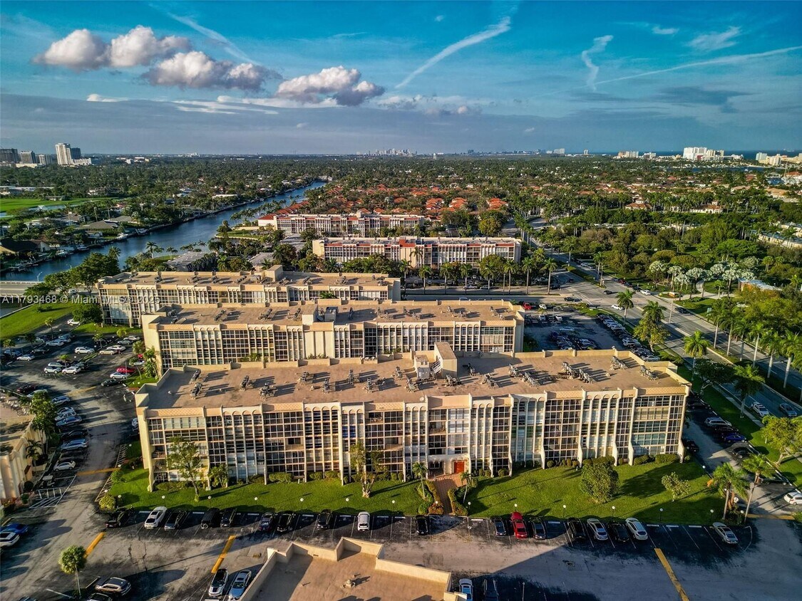 Foto principal - 851 Three Islands Boulevard
