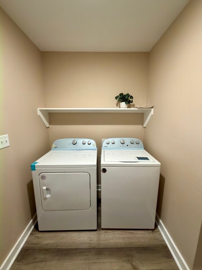 Building Photo - 2013 E Devine St