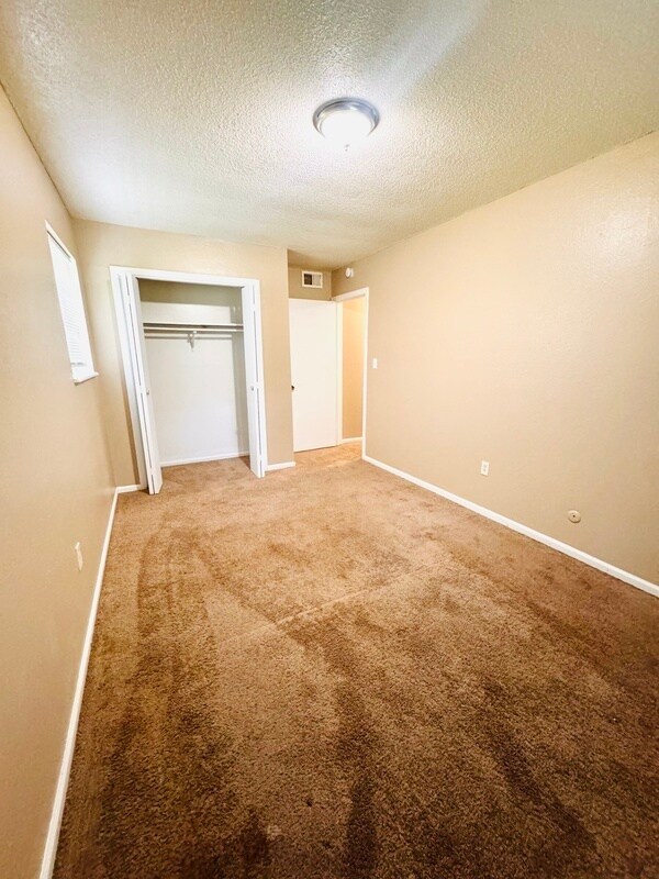 Foto del edificio - 1413 W Maple Ave