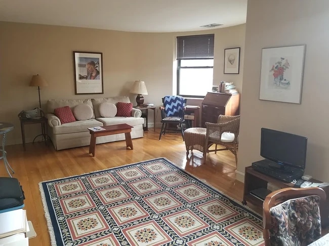 Building Photo - 90 Gainsborough St