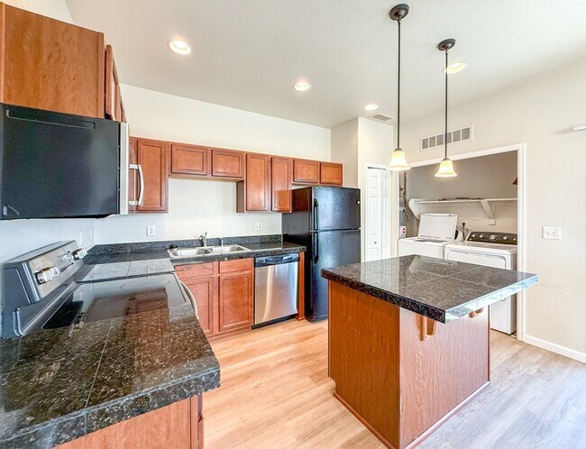 Building Photo - 12726 Jasmine Ct