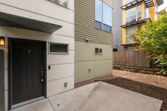 Building Photo - 1151 N 88th St