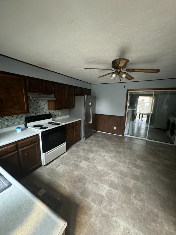 Building Photo - 404 E Wood St