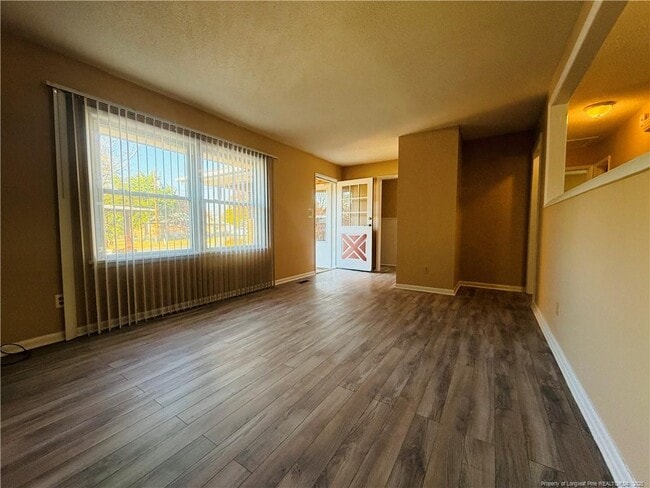 Foto del edificio - 611 Reggie Ct