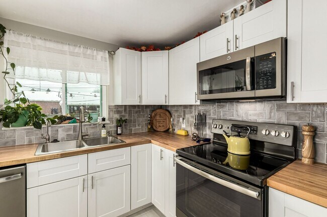 Foto del edificio - Spacious 5BR House in Denver