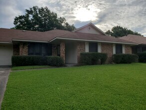 Building Photo - 5415 Bayou Dr