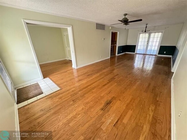 Building Photo - 3008 NW 69th Ct