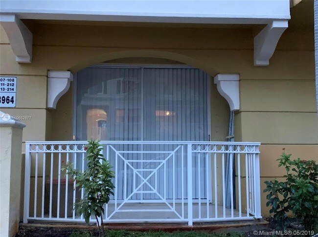 Foto del edificio - 8964 W Flagler St