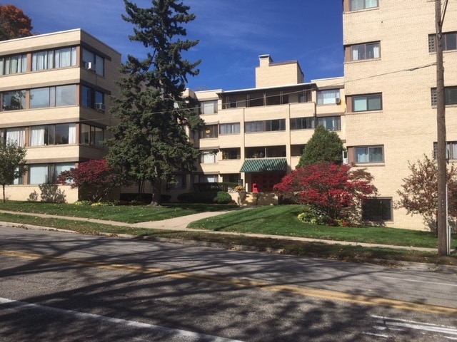 Parkview Manor - 915 E Court St