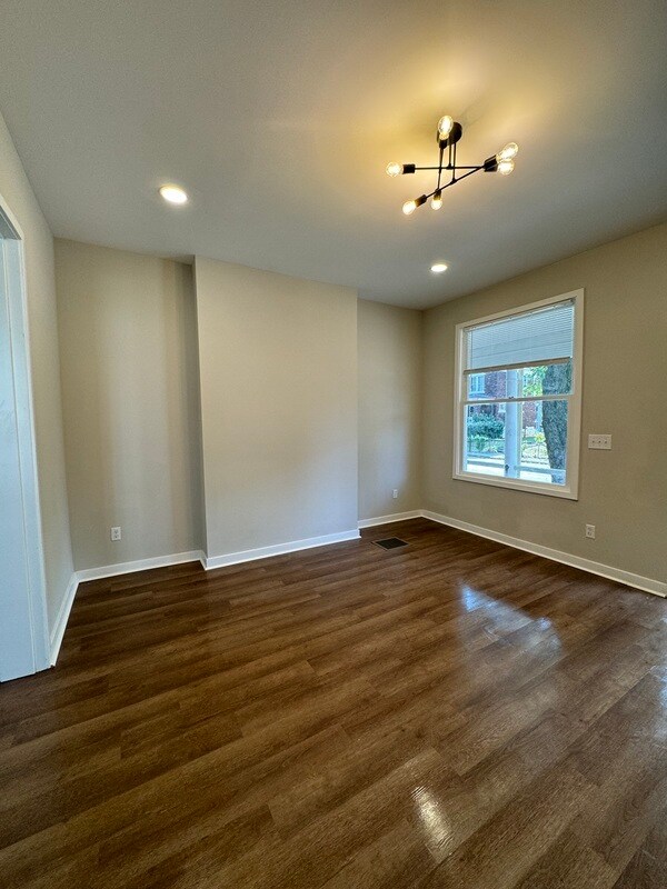 Building Photo - 730 Oakwood Ave