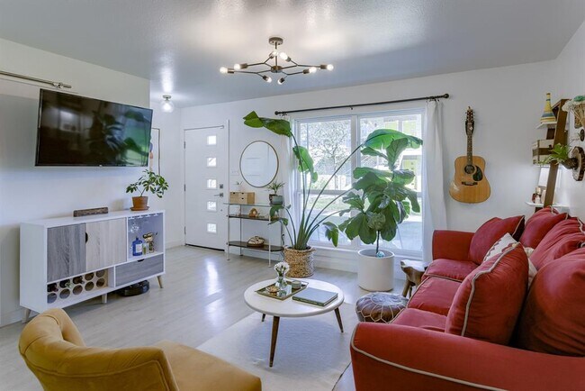 Foto del edificio - 8603 Putnam Dr