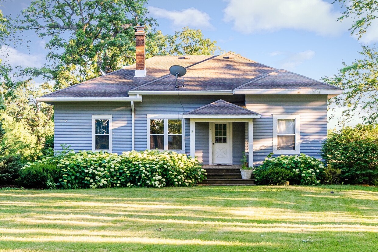 18713 W Edwards Rd, Antioch, IL 60002 House Rental in Antioch, IL