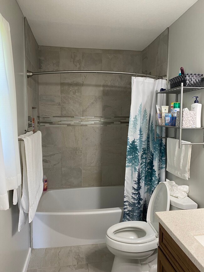 Foto del edificio - 2217 Greene Forest Dr