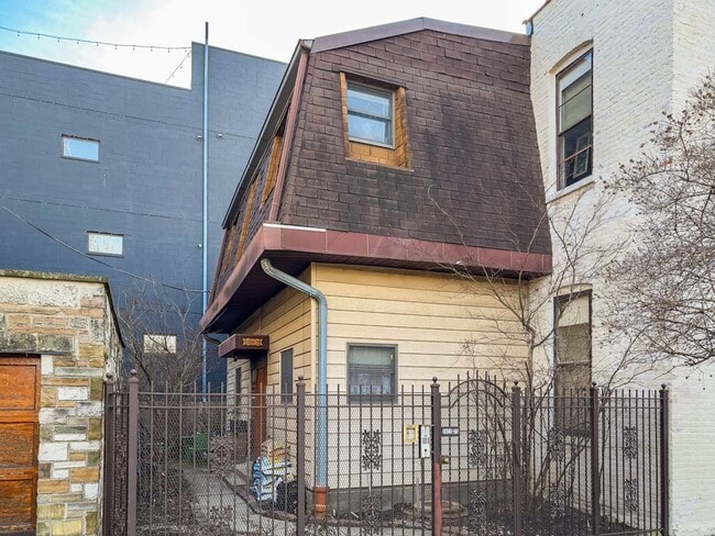 Foto del edificio - 2857 W Shakespeare Ave