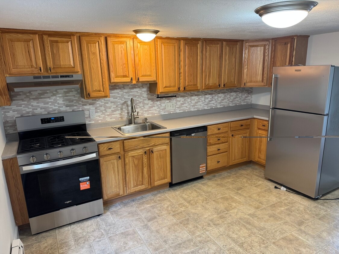 Building Photo - 18 Myles Standish Dr