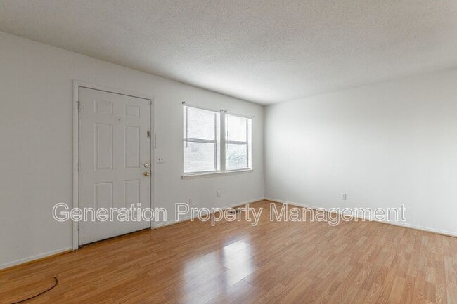 Building Photo - 17 Knollwood Dr