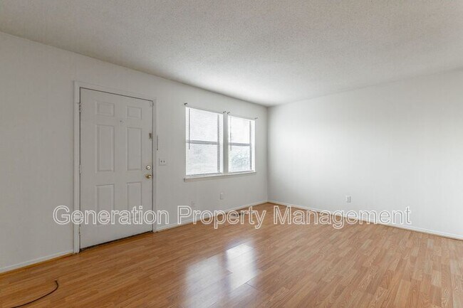 Foto del edificio - 17 Knollwood Dr