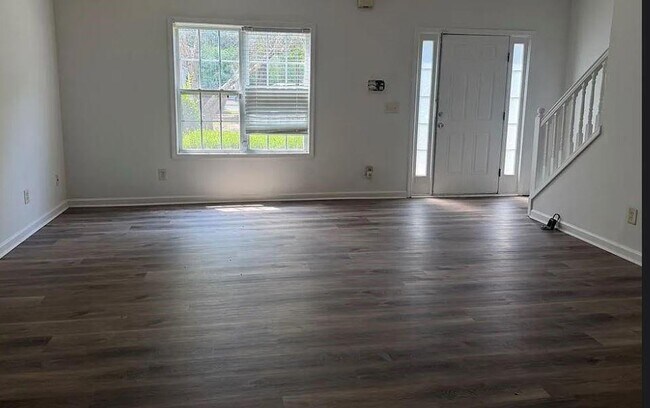 Building Photo - 6016 Leeshire Trace