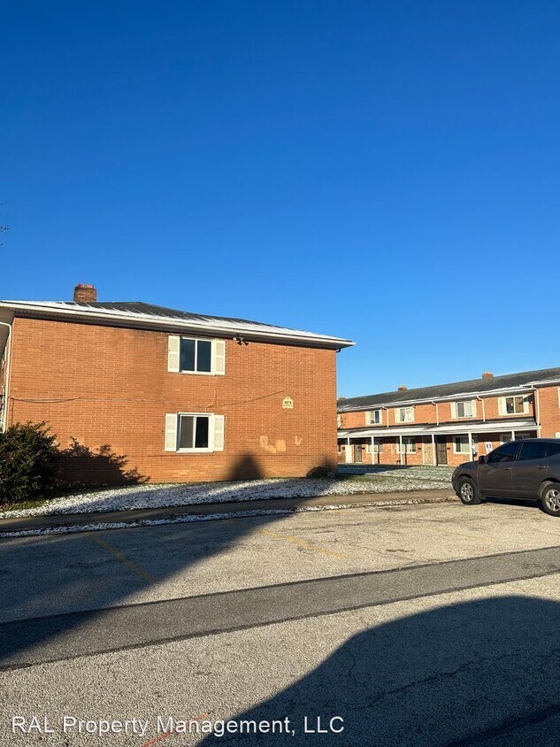 2 br, 1.5 bath House 4878 banbury 8 House Rental in Warrensville