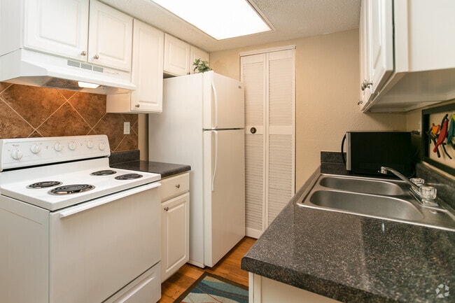 1BR-1BA-765sf Kitchen - Park at Avellino