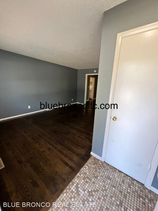 Foto del edificio - 3 br, 2 bath House - 9209 James A Reed Rd