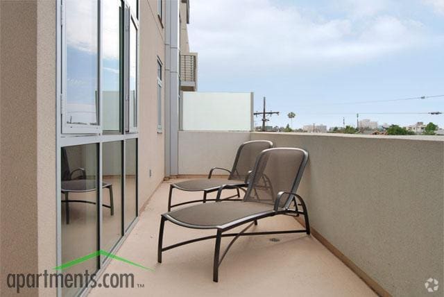 Outdoor Area - Deca