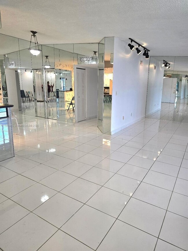 Foto del edificio - 9626 W McNab Rd