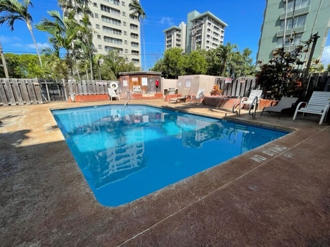 Building Photo - 1 Bedroom, 1 Bathroom, 1 Parking (Kings Gate)