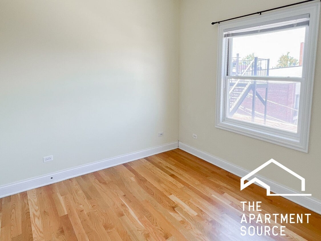 Photo - 2328 North Greenview Ave. Unit 3