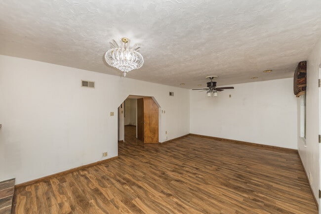 LIving room - 5252 Maffitt Ave