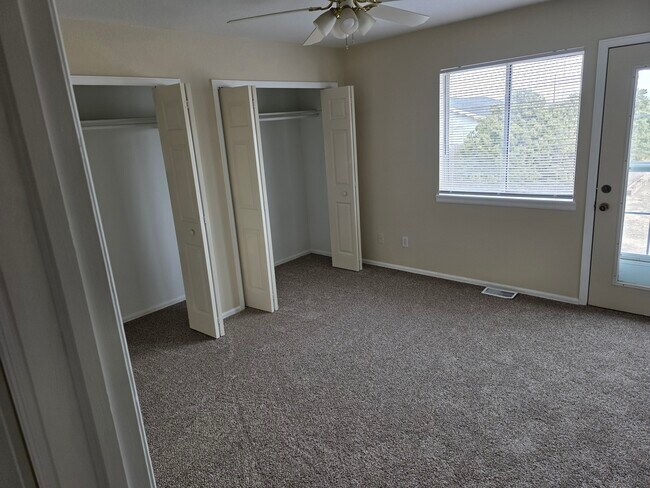 Foto del edificio - 594 S Maher Dr