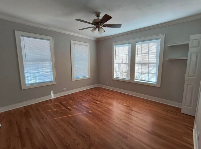 Building Photo - Come check out this 2 bedroom, 2 bath Sant...
