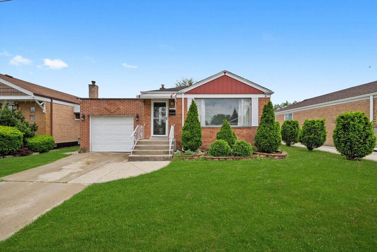 Foto principal - 4223 W 82nd St